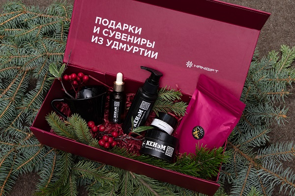 Фирменный подарочный набор Косметический Кенэм.jpg Фирменный подарочный набор Косметический Кенэм.jpg